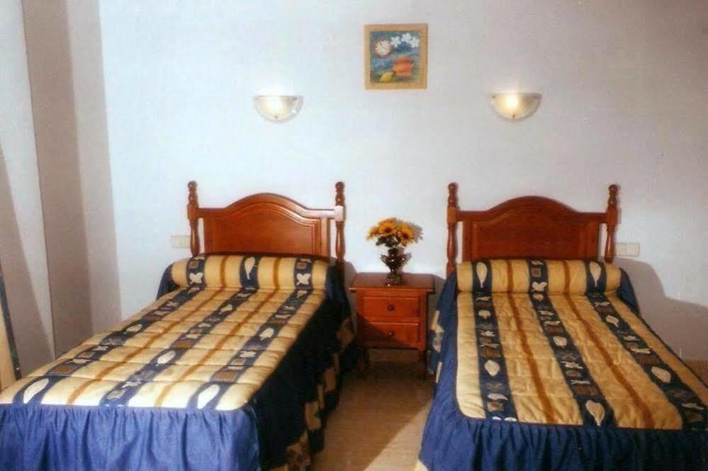 Hostal 82 Olías del Rey Exterior foto